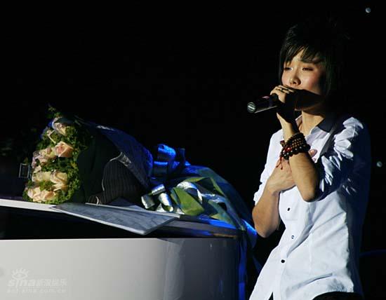 许飞举行首次庆生歌友会 父母恩师送祝福【图】