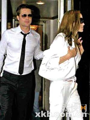 皮特夫妇白色情侣装亮相 为募捐做慈善演讲(图