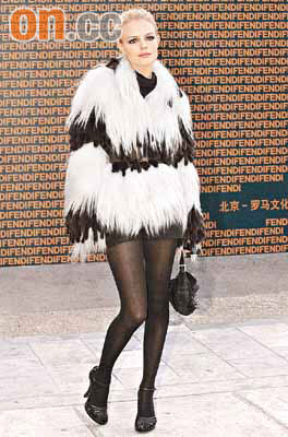 章子怡时装秀成焦点 力压超人女主角风头【图】