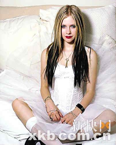 艾薇儿与《哈里-波特》英国儿童票选大奖折桂