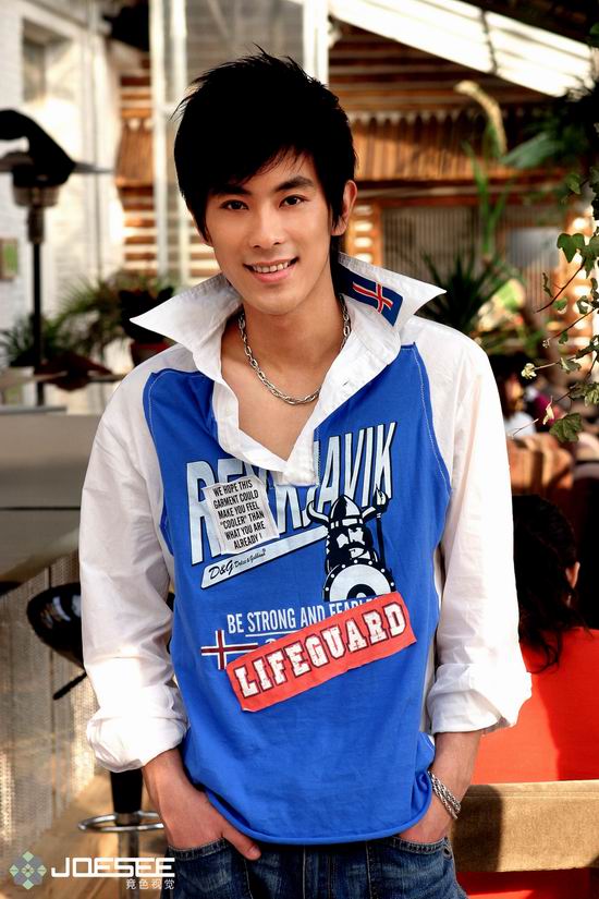 资料:《我的玩具》主持人--何欣