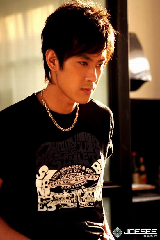 资料:《我的玩具》主持人--何欣