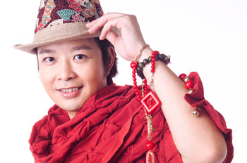 资料:东南卫视主持人小档案-巴晓光