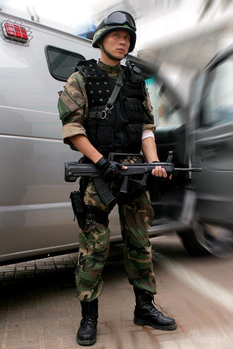 李晨与上亿现金亲密接触体验绝对忠诚(图)