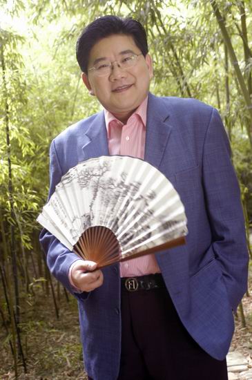 主持人曹可凡