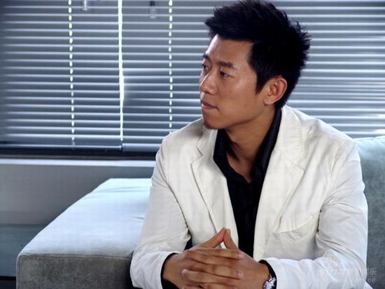 组图：夏雨事业春风得意新剧以精英形象示人