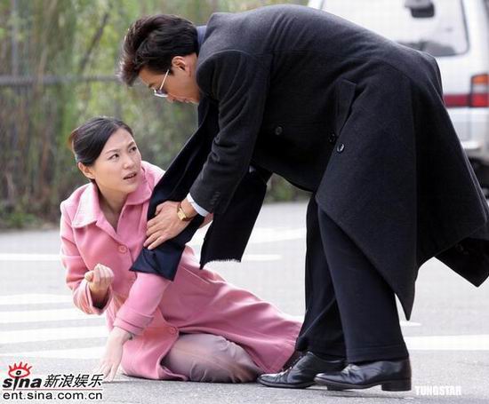 组图:崔浩然陷入三角恋 《意难忘》中追张凤书_影音娱乐_新浪网