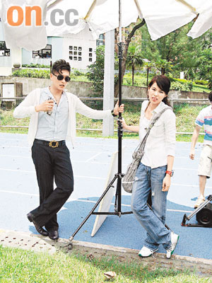 胡杏儿拍新戏喊穷 看黄宗泽买贵价衣服眼红(图