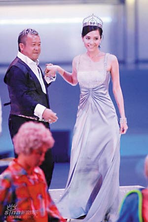 总决赛何傲儿倒灶未入8强 张嘉儿爆冷夺冠(图