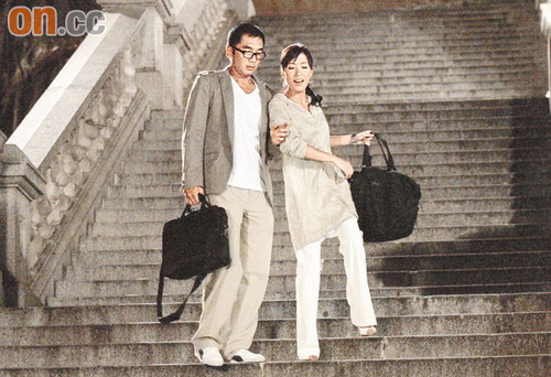 杨怡拍醉酒戏楼梯摔倒演得逼真被方中信赞(图)