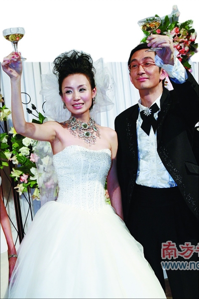 43岁的香港明星吴启华在长春