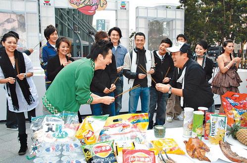 郑元畅携女友游港公开恋情返台不承认拍拖(图)