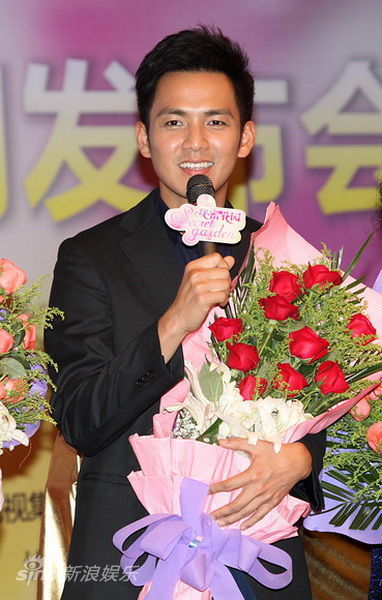 王伟忠新书谈感悟钟汉良作序