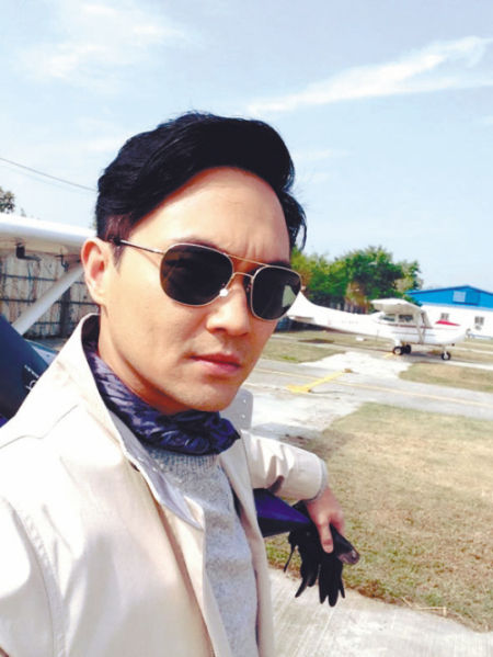 张智霖在《冲上云霄2》中帅气造型