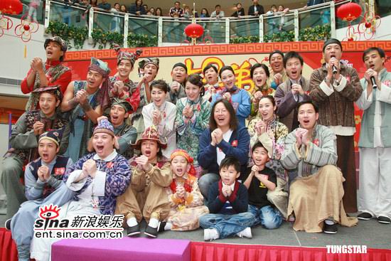 组图郭可盈宣传十兄弟情人节和老公共度