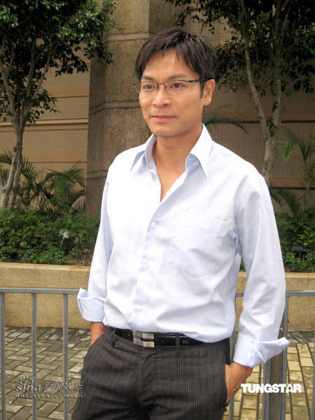 组图:探班《与敌同行》 郭晋安被郑嘉颖车撞