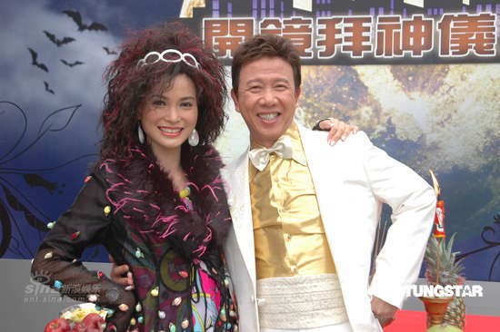 组图:亚视开拍新剧《灵舍不同》 演员开镜拜神