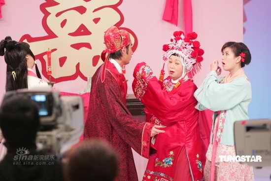 组图：郑裕玲罗兰等做客《再会欢乐今宵录影》