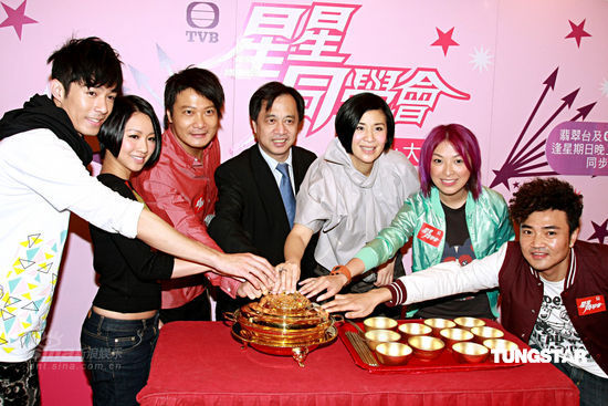 吴君如和钱嘉乐获赠“金饭碗”