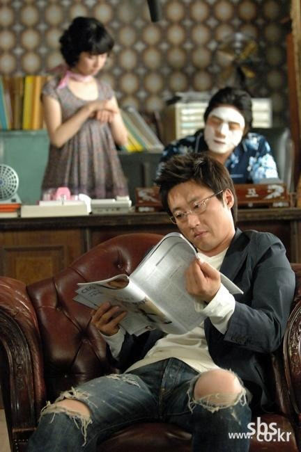 《钱的战争》收视持续走高朴信阳变高利贷商人