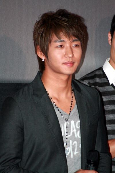 【NEWS】 SJ打造2辑形象大变身 强仁公开短发新造型\/\/SuperJunior将推2辑 全员“惊悚”大变身\/\/主演与忠实观众同看《狗和狼的时间》最终回