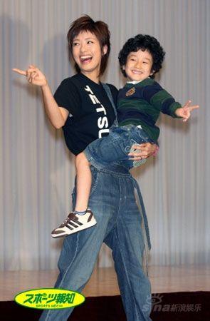 上户彩《我的野蛮老妈》首披婚纱坦言异常紧张