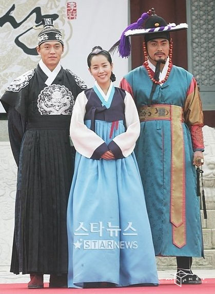 《李祘》剧组遇翻车事故 司机受轻伤无大碍(图