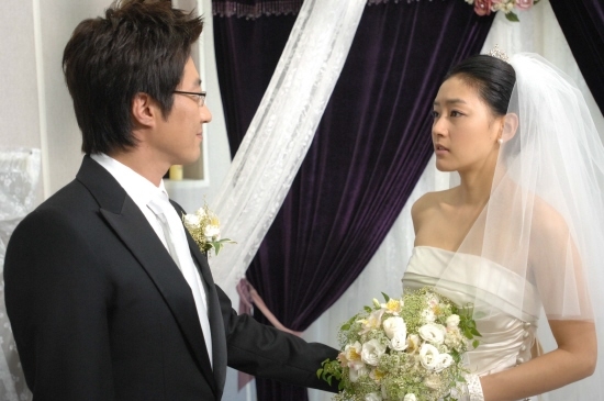 组图：《钱的战争》大结局朴信阳朴真熙拍婚戏