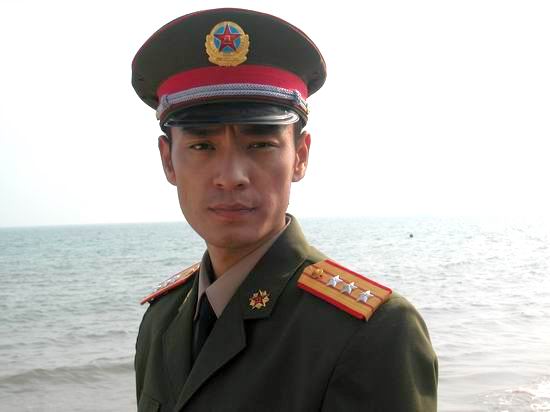 电视剧《军人机密》热播李光洁火速上位(组图