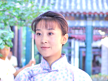 苗圃 电视剧《范府大院》在cctv8黄金时段的播出已有四分之一,这部