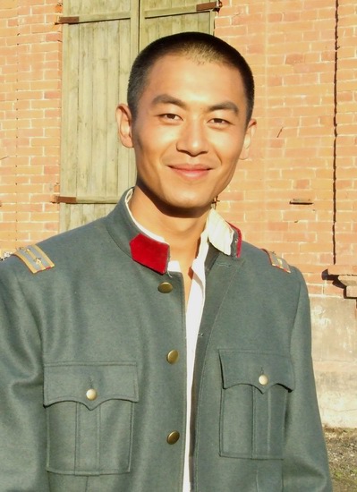 传奇大戏《闯关东》热拍朱亚文造型酷似侯勇