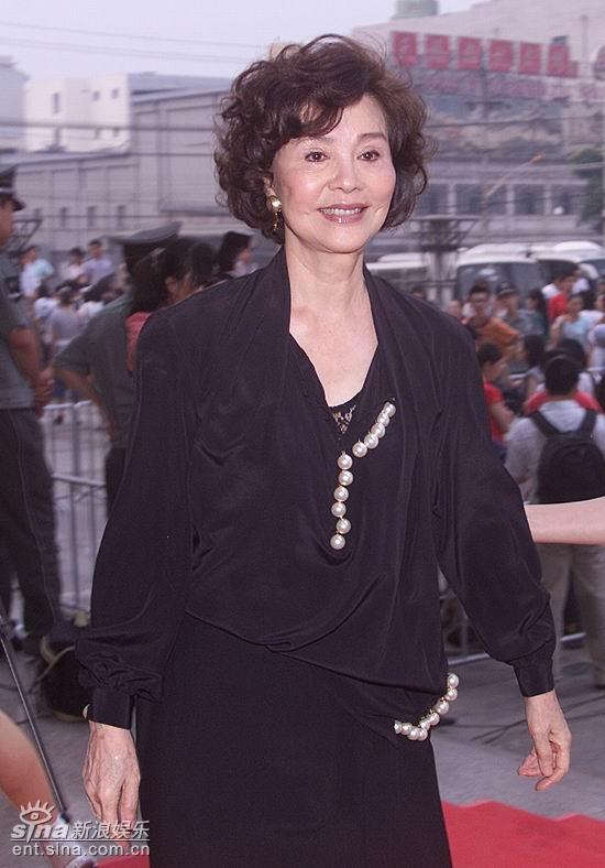 归亚蕾电视风云榜封后 何琳开心祝贺"婆婆"
