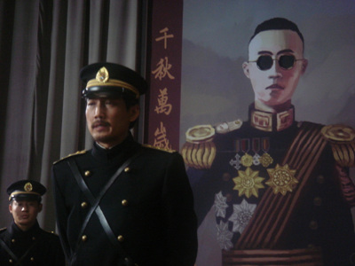 《夜幕下的哈尔滨》若拍李崇霄经摔无怨言(图)