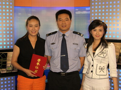 公交西施贾妮作客《红绿灯》儿子只能坐后座