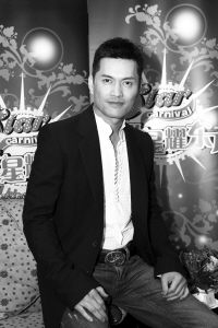 吕良伟：《上海滩》没必要重拍经典难超越(图)