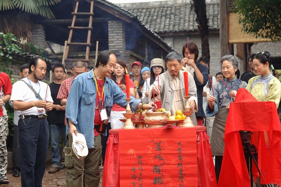 民国大戏《芸娘》开机安以轩张勋杰亮相助阵