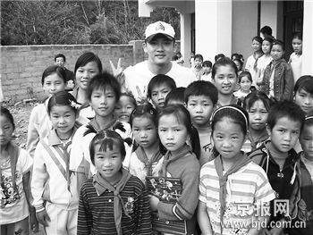 ��ԶΪ������20���ؽ�У԰�̶��꼶Ҳ����