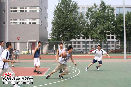刘磊为新片搏命练篮球《梦之队》奥运献礼(图)