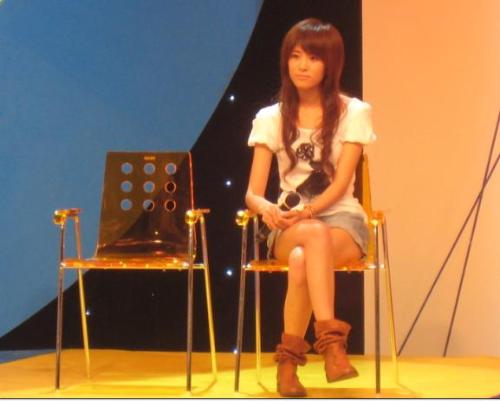 魏佳庆做客《大家看法》 成首位上央视访谈超女