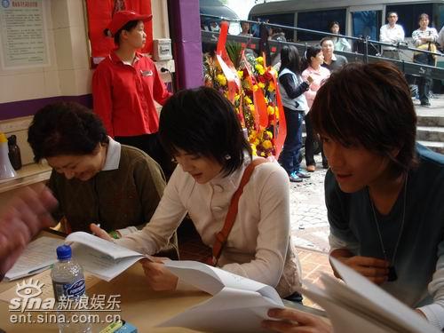 “岩儿女”张峻宁曹曦文演火《香港姊妹》(图)