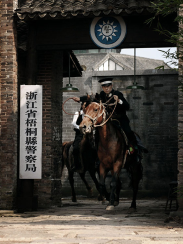 《血色迷雾》悬疑登场主演谭凯剧照首次曝光