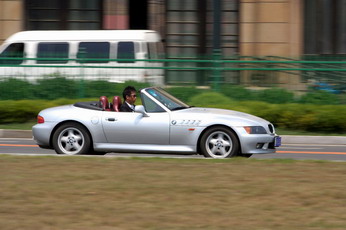 《钻石王老五》杀青 邓超戴手铐进大连监狱