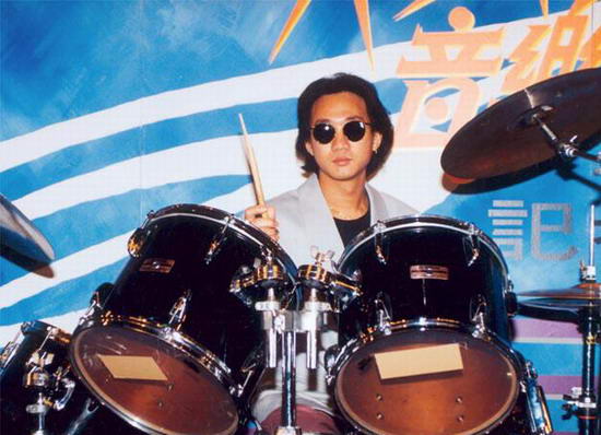 已故巨星黄家驹:曾打算为回归创作歌曲(组图)