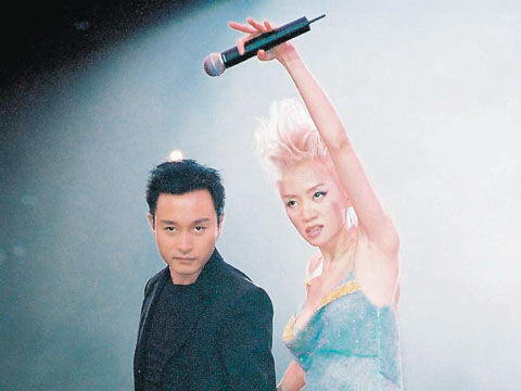 已故巨星爱国情怀:梅艳芳黄沾自豪回归(组图)