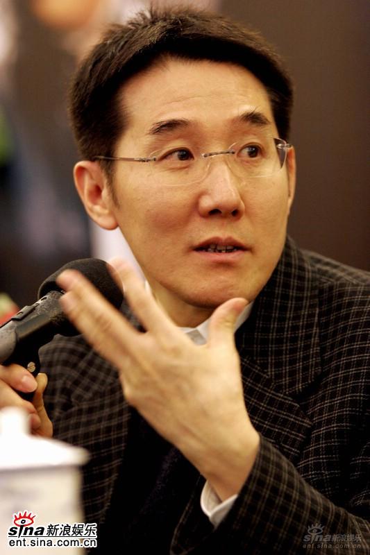 海岩点评《金耳环》中演员:表演张弛有度(图)