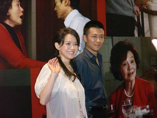 《荣归》发布会林申曾宝仪以情侣之姿牵手亮相