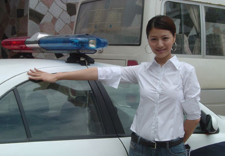 杨渝渝成富家女专业户 新片挑战女卧底(组图)_影音娱乐_新浪网