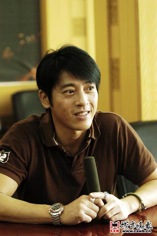 吕颂贤录制《超级乐八点》 自曝不愿当爸(附图