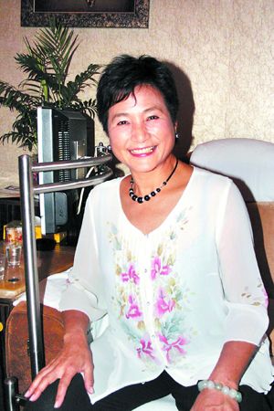郑佩佩回应原子鏸风波：没要林依伦下课(图)