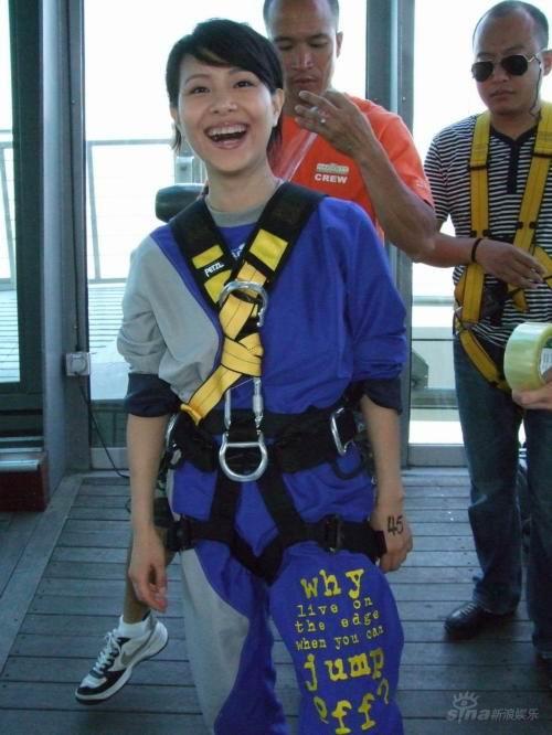 李慧珍澳门冒死蹦极 高空坠落初体验(图)